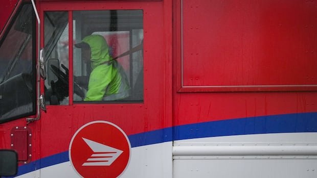 Ottawa lending $1B to cash-strapped Canada Post